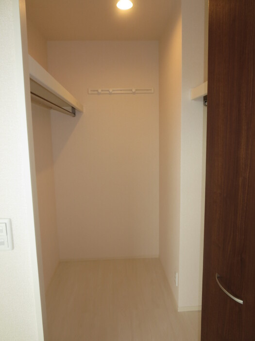 ブランピエール　サカエの収納|※反転タイプの部屋写真です