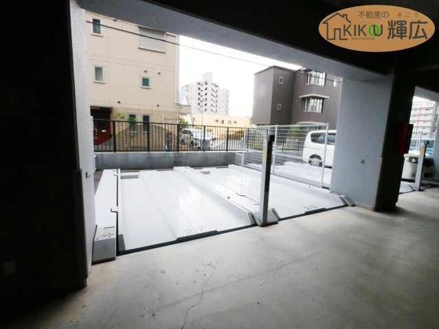 【駐車場】 | プレステージ大久保駅前　4階 | 駐車場は敷地内にあります。