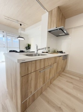 【キッチン】 | ワコーレアベニュー灘 | 食洗機は手洗いよりも時間の節約ができるので、子育てや家事で忙しい家庭の見方です