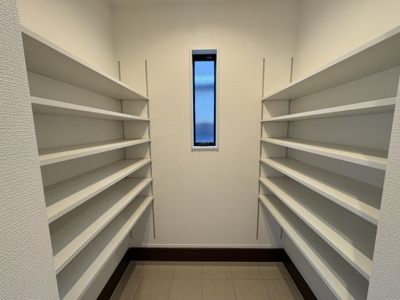 【玄関】 | 瀬谷区下瀬谷3丁目新築戸建/カースペース3台/小・中学校徒歩10分圏内/収納充実