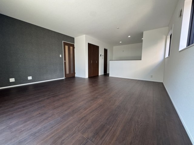 【居間・リビング】 | 瀬谷区下瀬谷3丁目新築戸建/カースペース3台/小・中学校徒歩10分圏内/収納充実