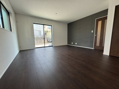 【居間・リビング】 | 瀬谷区下瀬谷3丁目新築戸建/カースペース3台/小・中学校徒歩10分圏内/収納充実