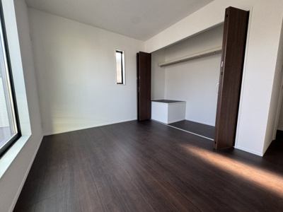 【洋室】 | 瀬谷区下瀬谷3丁目新築戸建/カースペース3台/小・中学校徒歩10分圏内/収納充実