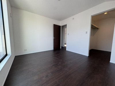 【洋室】 | 瀬谷区下瀬谷3丁目新築戸建/カースペース3台/小・中学校徒歩10分圏内/収納充実