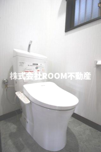 三股町貸家のトイレ|落ち着いたトイレです