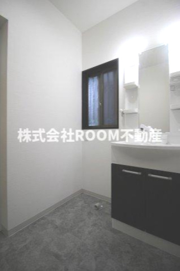 三股町貸家の洗面所|忙しい朝には欠かせない洗面所です