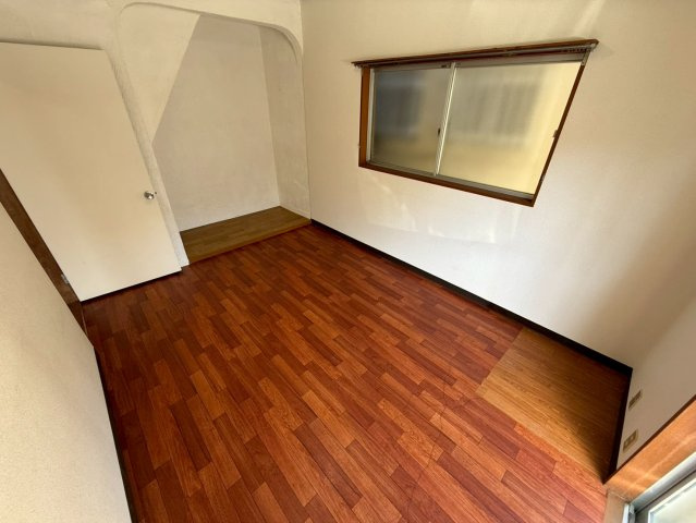 南紀寺町４丁目戸建の洋室