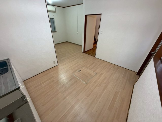 南紀寺町４丁目戸建の居間・リビング