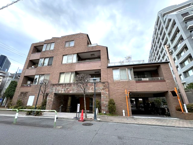 クレッセント新宿柏木の外観