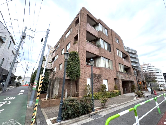 クレッセント新宿柏木の外観