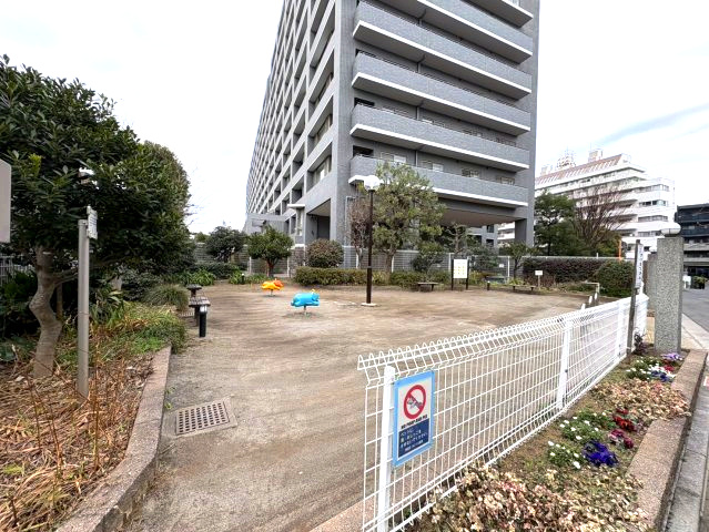 クレッセント新宿柏木の周辺|公園隣接です
