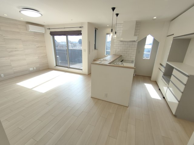 筑西市井上　築浅二世帯住宅の居間・リビング|〇2階　リビング〇
陽当たりが良く、開放感のある2階リビング♪
2026年2月撮影