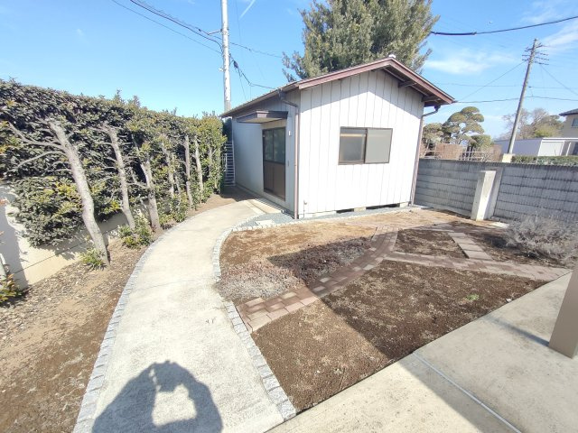 筑西市井上　築浅二世帯住宅のその他|〇物置〇
季節用品やアウトドア用品など、汚れを気にせず収納することができます！
2026年2月撮影