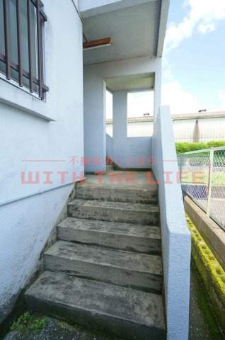組坂ビルNo9【キャッシュバック対象物件】のエントランス|落ち着いたエントランスです