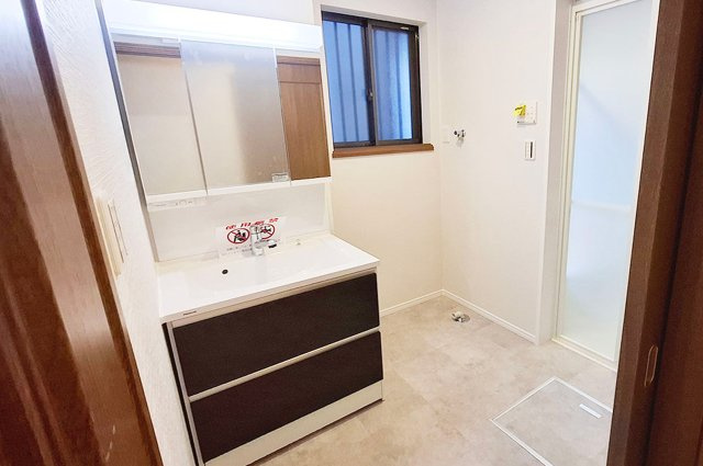 貝塚市王子　中古戸建の独立洗面台