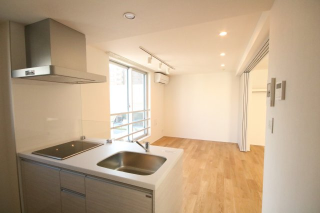 窓の大きいリビングです！