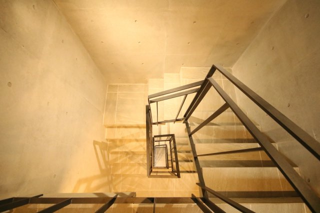 建物内部の階段です！