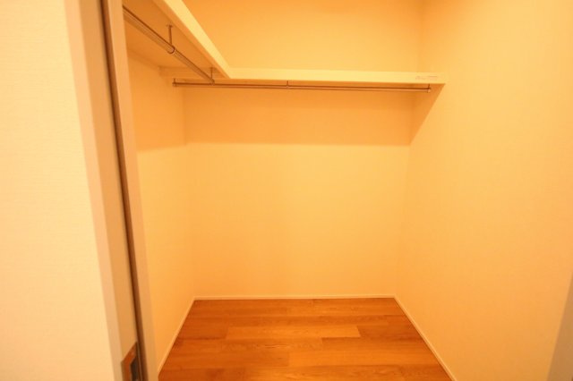 ウォークインクローゼットにたくさん収納できます！