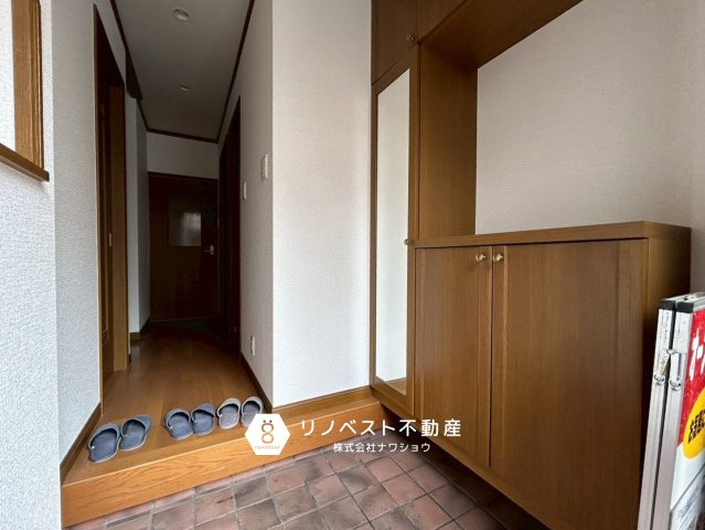 東大阪市若江本町3丁目の玄関|【リノベスト不動産】女性スタッフ・男性スタッフ共に活躍中！
