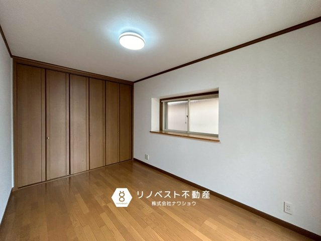 東大阪市若江本町3丁目の洋室|大容量のクローゼット付き。シンプルな長方形で家具のレイアウトがしやすい洋室です◎