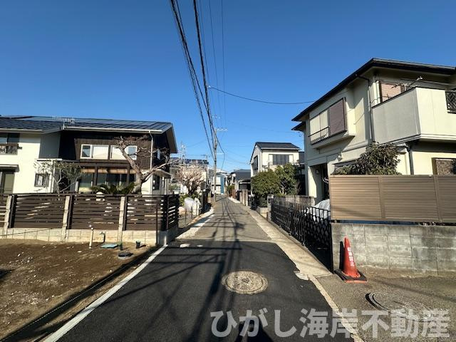 藤沢市本鵠沼１丁目　売地　　全２区画の前面道路含む現地写真|現地外観
