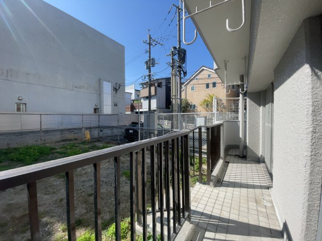 チサンマンション小笹のバルコニー|〇南向きのバルコニーは広々としておりますので、洗濯物を沢山干すことが出来ますね