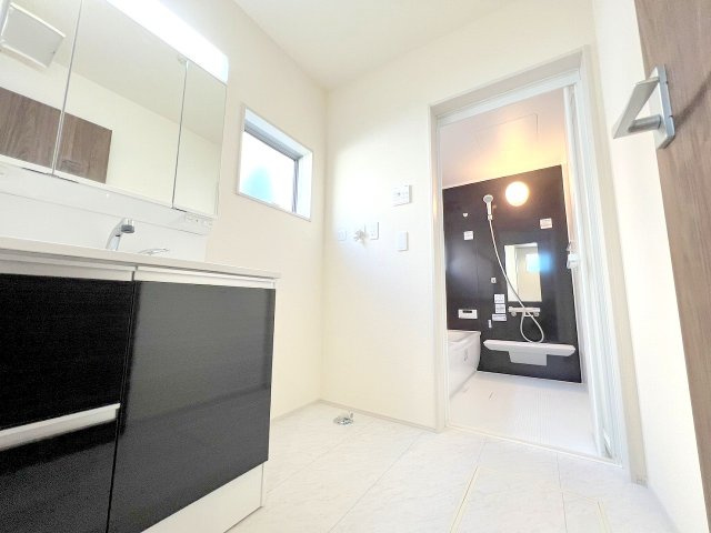 武蔵村山市残堀1丁目　全4棟　新築戸建の独立洗面台