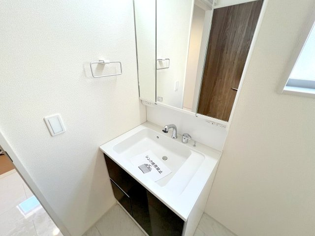 武蔵村山市残堀1丁目　全4棟　新築戸建の独立洗面台