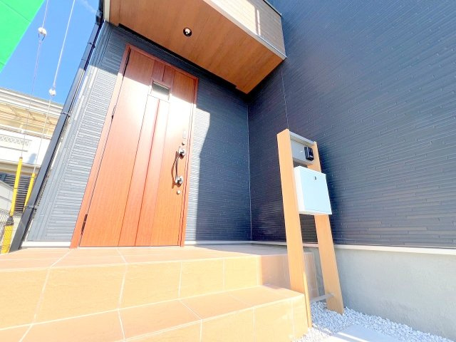 武蔵村山市残堀1丁目　全4棟　新築戸建の玄関