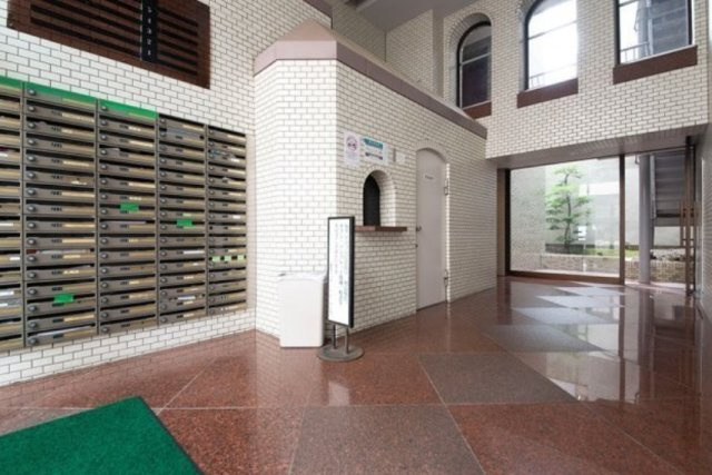 杉並区荻窪５丁目の賃貸マンションのエントランス