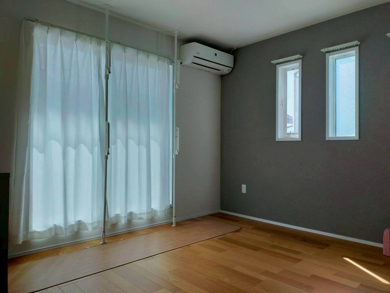 小倉南区中曽根2丁目　中古戸建の洋室|アクセントクロスがオシャレな洋室♪
【小倉南区　中古戸建】