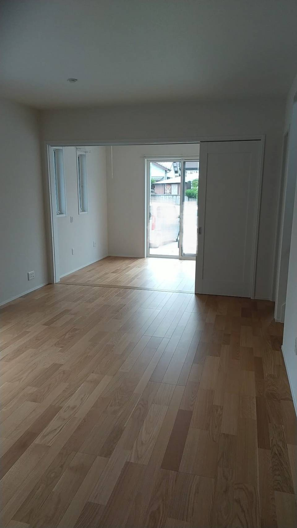 小倉南区中曽根2丁目　中古戸建の居間・リビング|リビングと洋室を区切ったり自由度が高いです♪
※入居前のお写真になります。
【小倉南区　中古戸建】