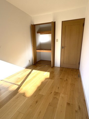 リバティ・ヴィラ　B棟の居間・リビング