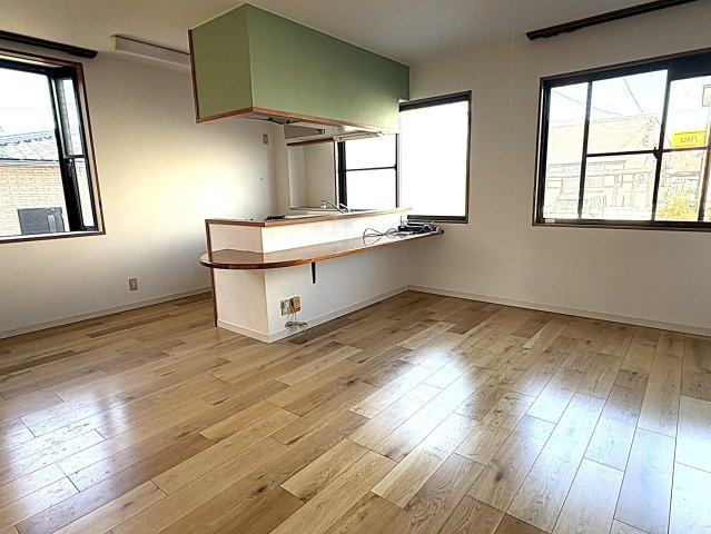 リバティ・ヴィラ　B棟の居間・リビング