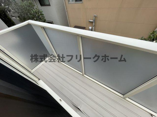 小金井市東町５丁目のアパートのバルコニー