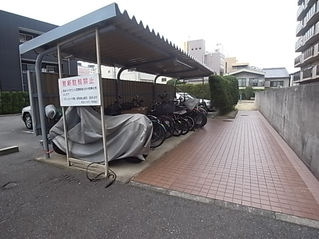 藤和奈良ハイタウン１号棟の駐車場