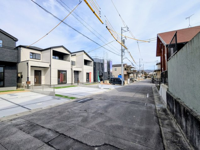 瀬戸市品野町5期4棟の前面道路含む現地写真