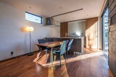 【居間・リビング】 | Vilike八幡野E | 会話が自然と弾む、ゆとり設計のダイニング