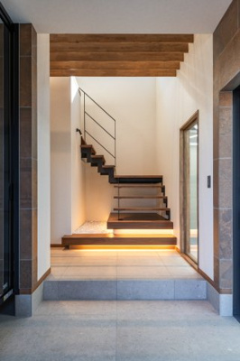 【玄関】 | Vilike八幡野E | シューズクローク付きの玄関です