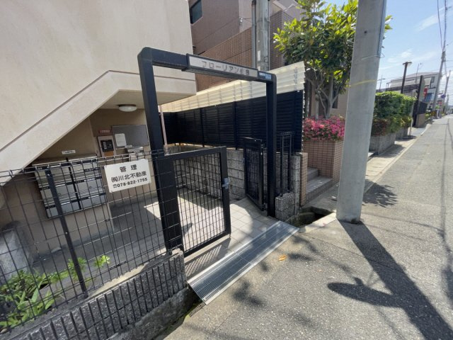 フローリアン住吉のエントランス