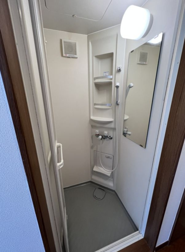 アーバンプレイス代田橋の浴室|シャワールームとトイレが別なのでバストイレ別でお探しの方にもおすすめ。（同一仕様写真）