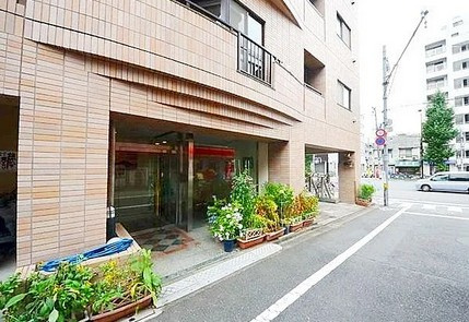 清潔なエントランスです