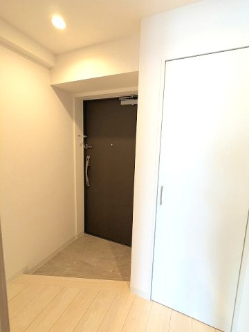グランカーサ上野松が谷の設備|ディンプルキーのダブルロックセキュリティ、シューズインクローゼット、人感センサー付ライト