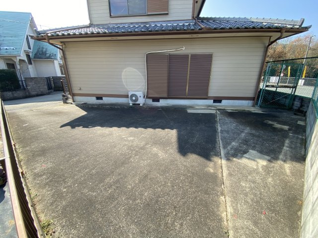 丹波市市島町与戸の中古一戸建の駐車場