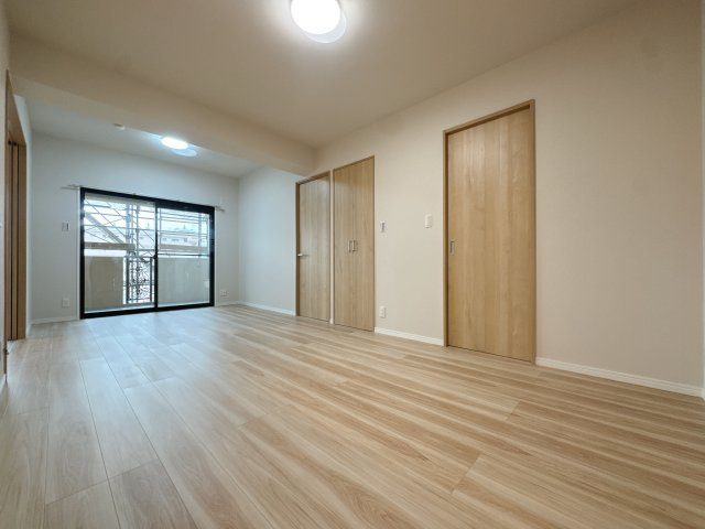 【洋室】 | JGMヴェルデ春日2番館☆仲介手数料無料☆ | 家具の配置がしやすいフラットな間取り。インテリア選びも楽しみになりますね。