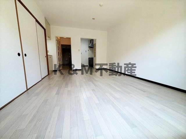 ガーデンフォレスト柏の葉キャンパスの居間・リビング|こちらのリビングで趣味の時間をお楽しみください