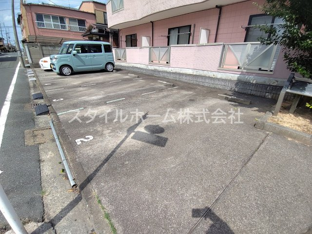 サンライズ往完の駐車場