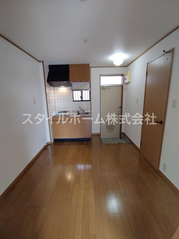 サンライズ往完の居間・リビング|別部屋写真です。