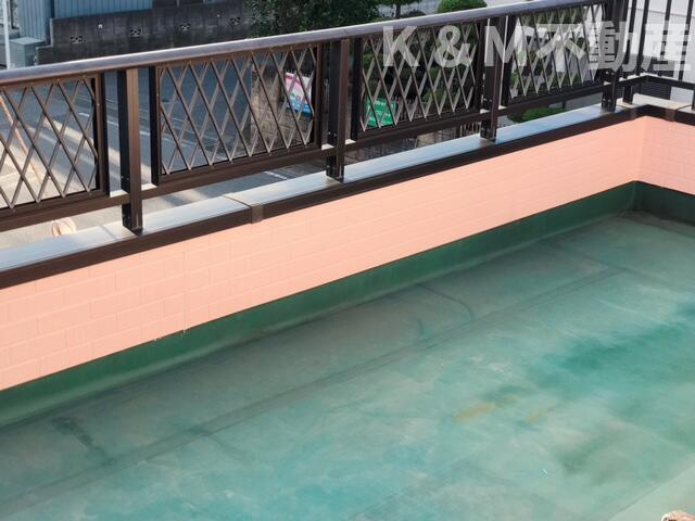 立花戸建てのその他|駐車場上のバルコニー 