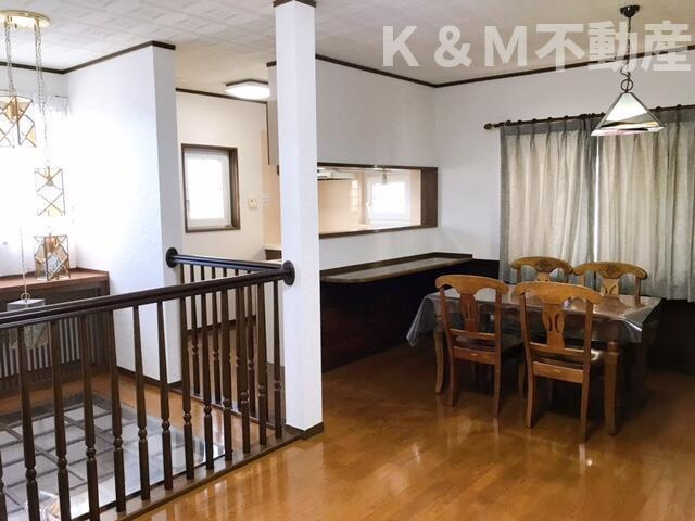 立花戸建てのロビー|ゆとりのあるロビーです